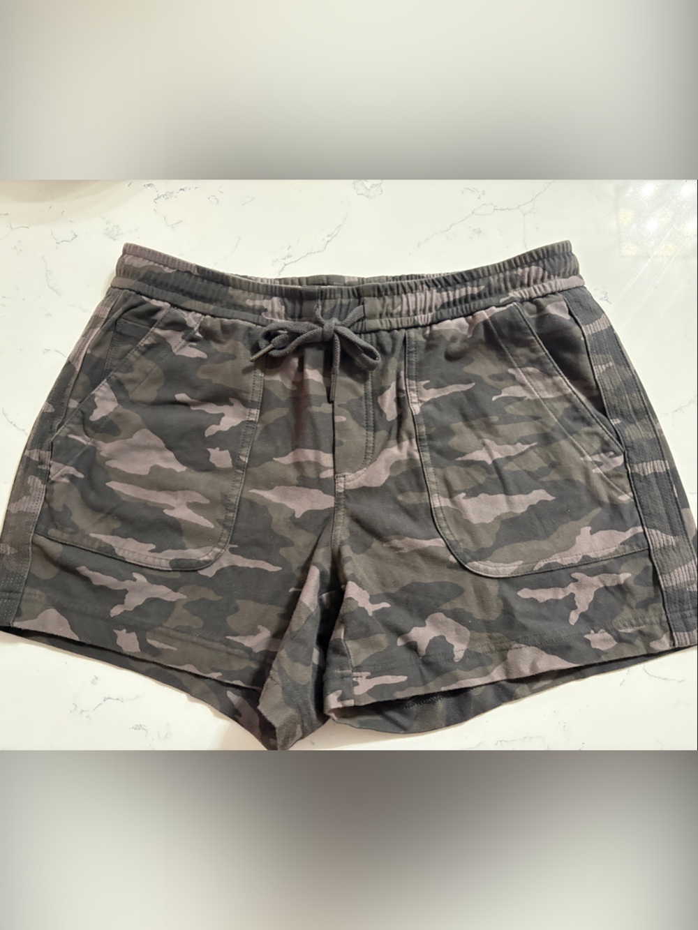 Athleta Farallon Camo Drawstring Women’s Shorts - Gray